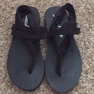 Skechers yoga foam. Size 8 women's